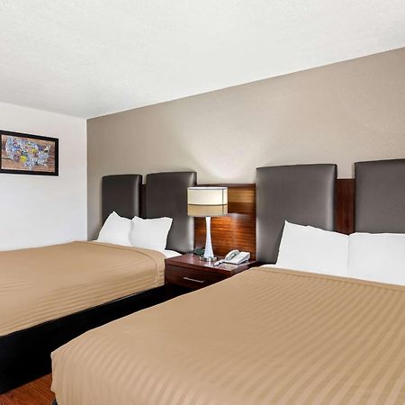 Econo Lodge Emporia Luaran gambar