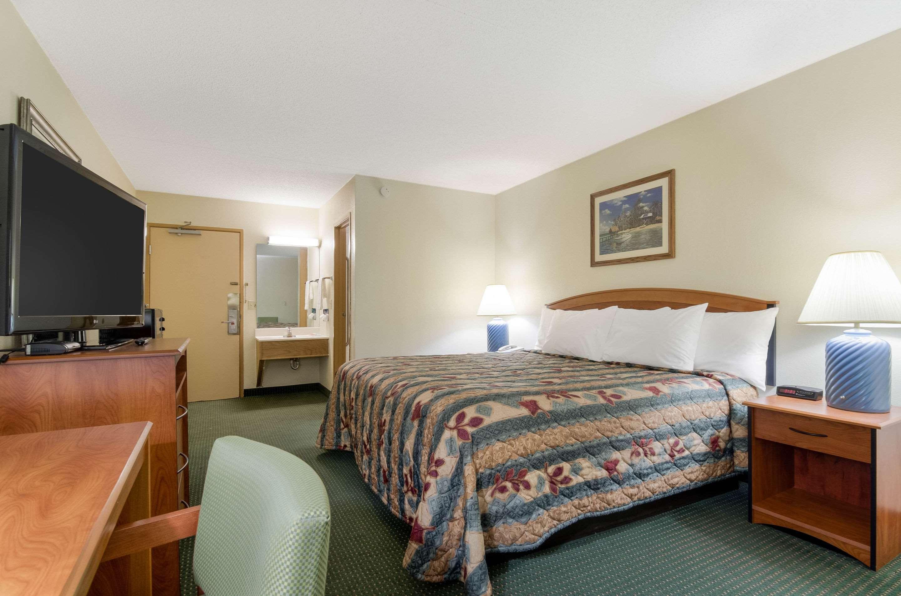 Econo Lodge Emporia Luaran gambar