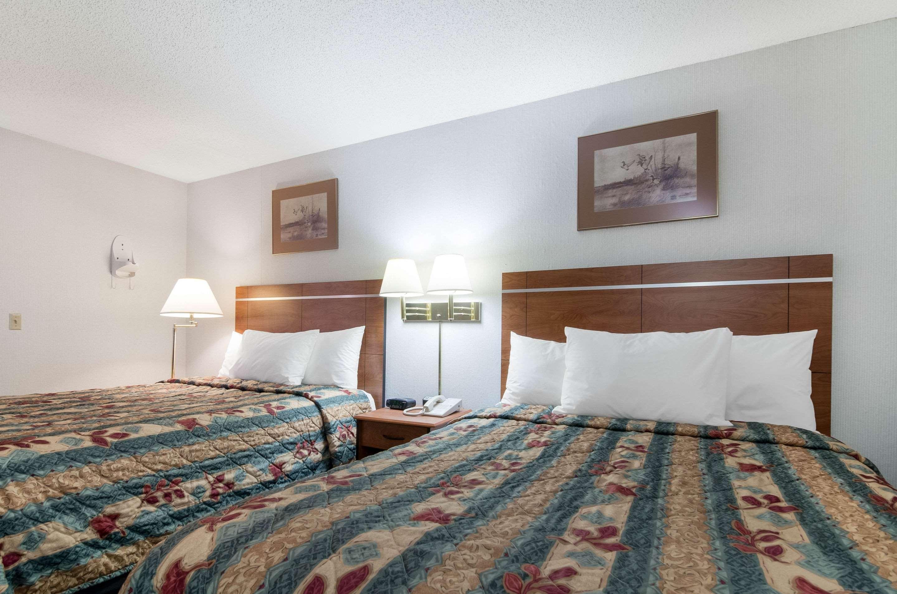 Econo Lodge Emporia Luaran gambar
