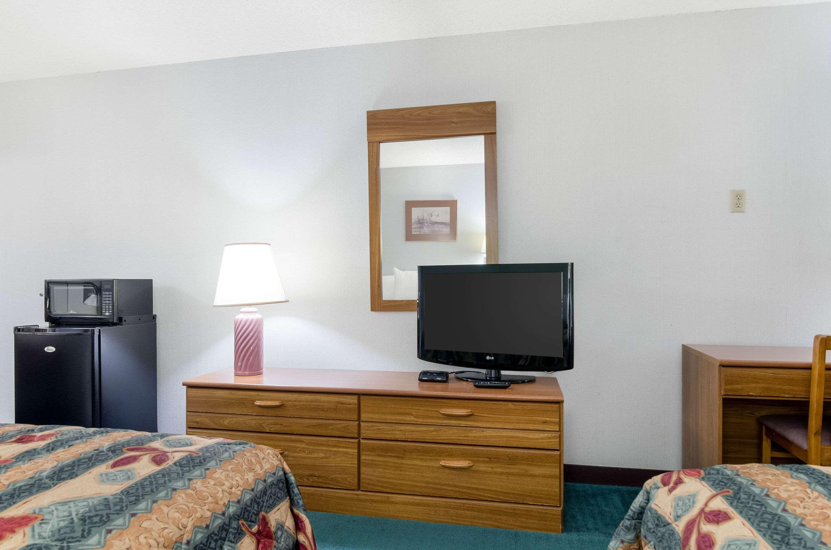 Econo Lodge Emporia Luaran gambar