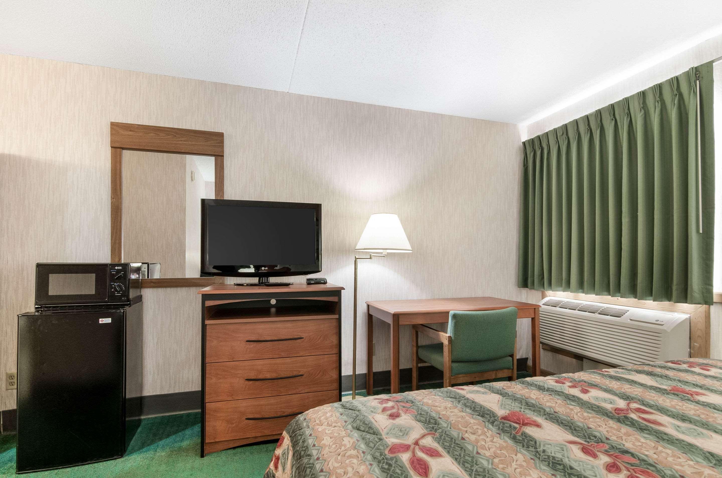 Econo Lodge Emporia Luaran gambar