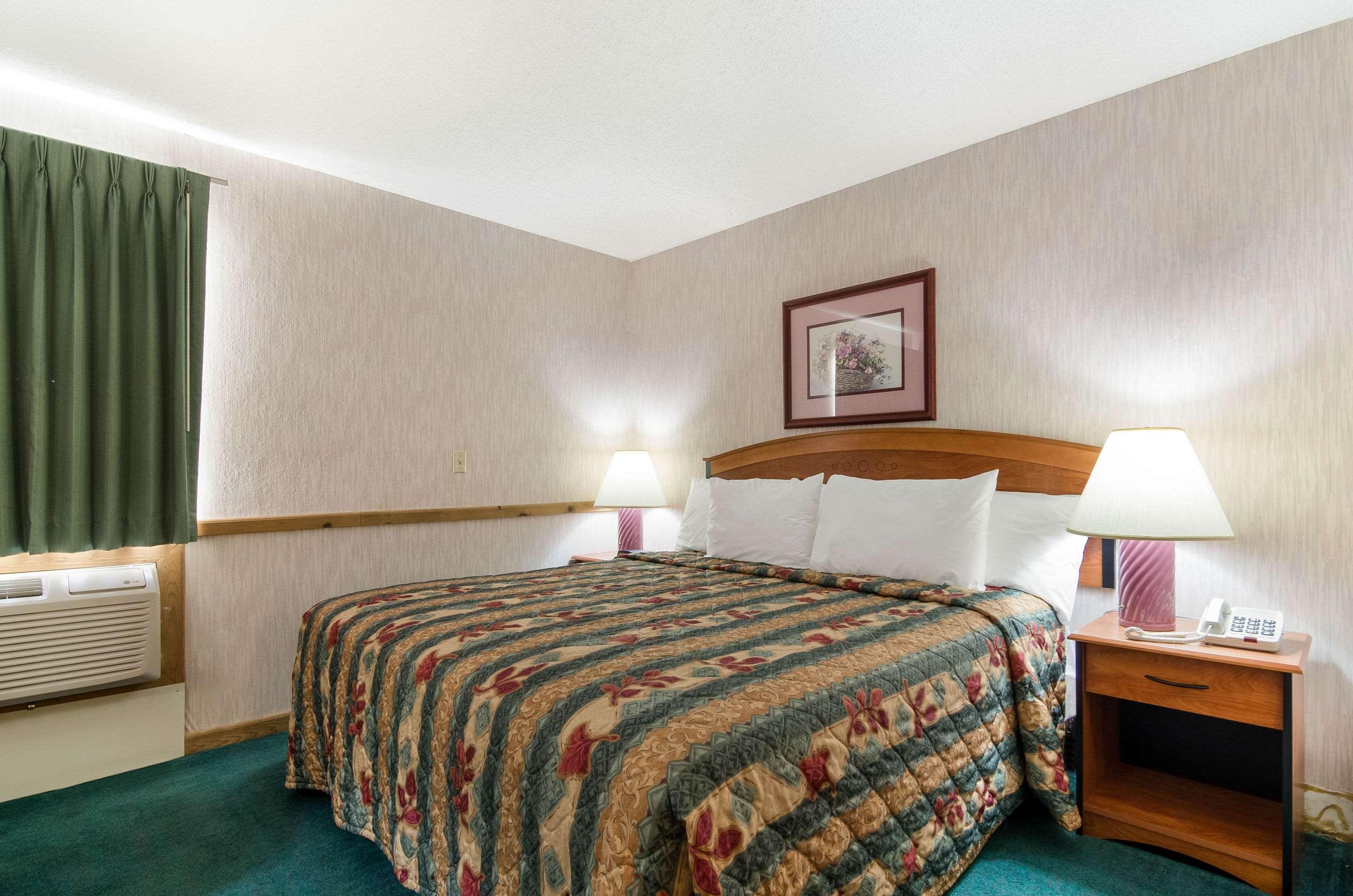 Econo Lodge Emporia Luaran gambar
