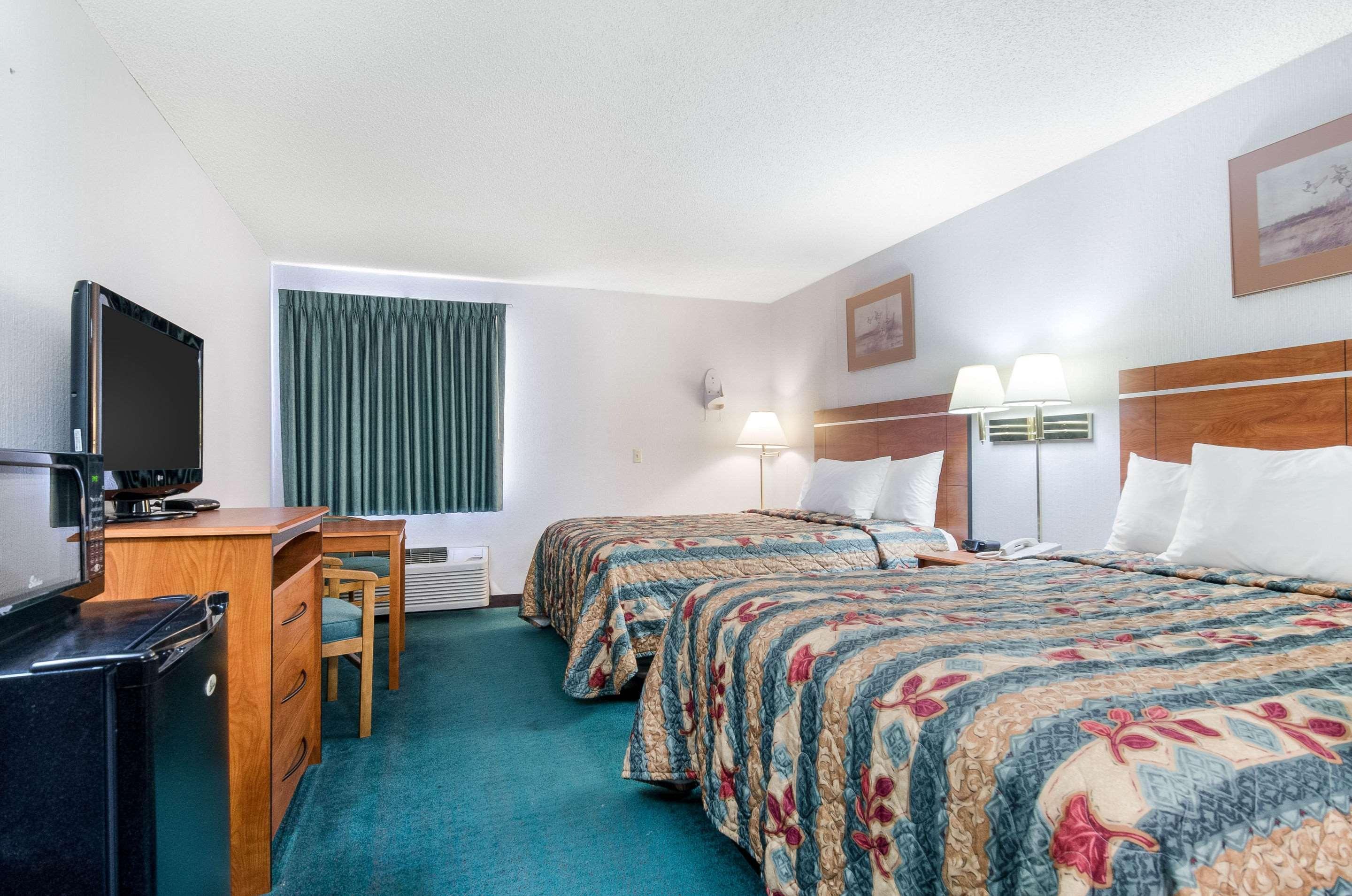 Econo Lodge Emporia Luaran gambar