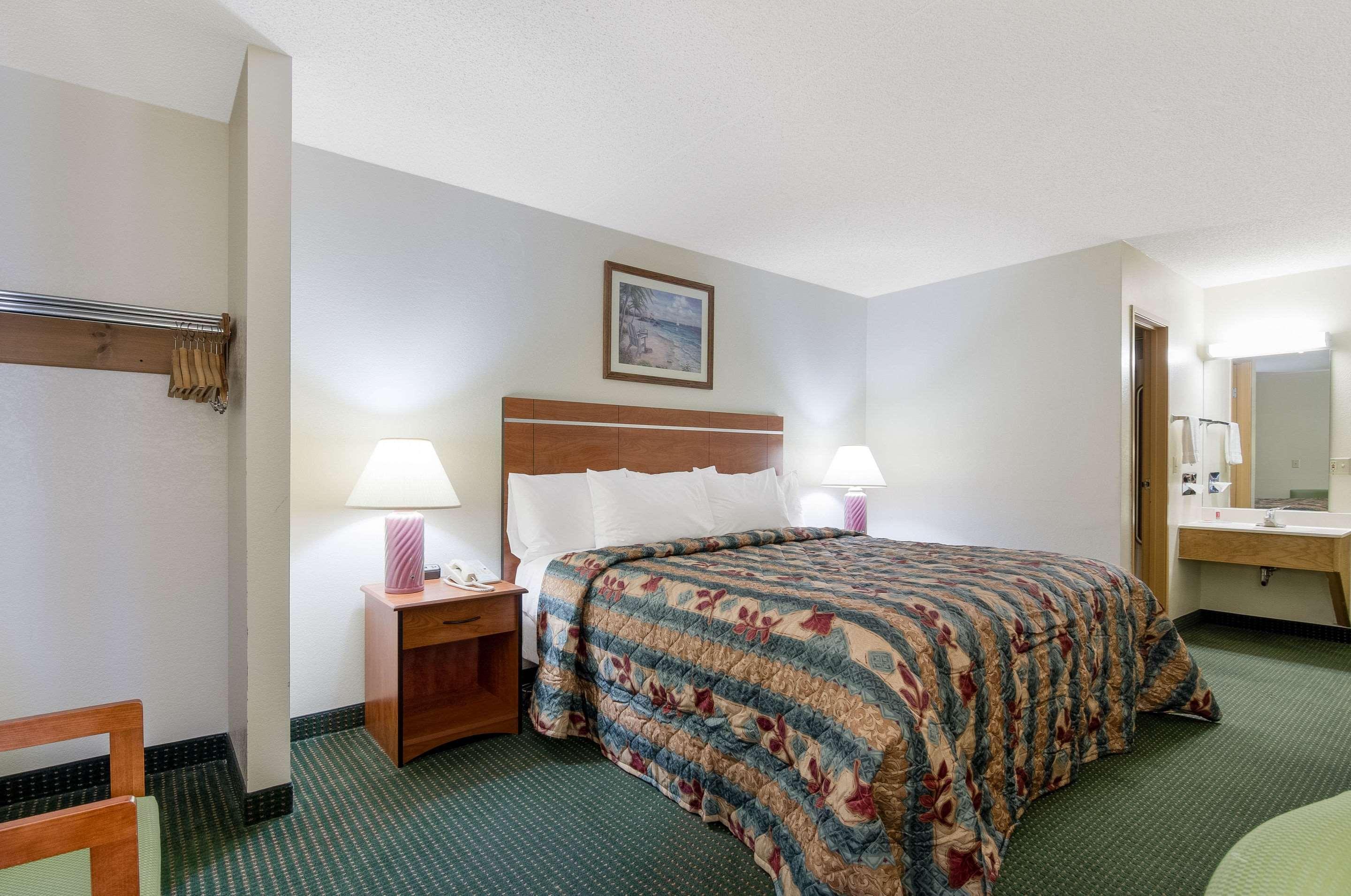 Econo Lodge Emporia Luaran gambar