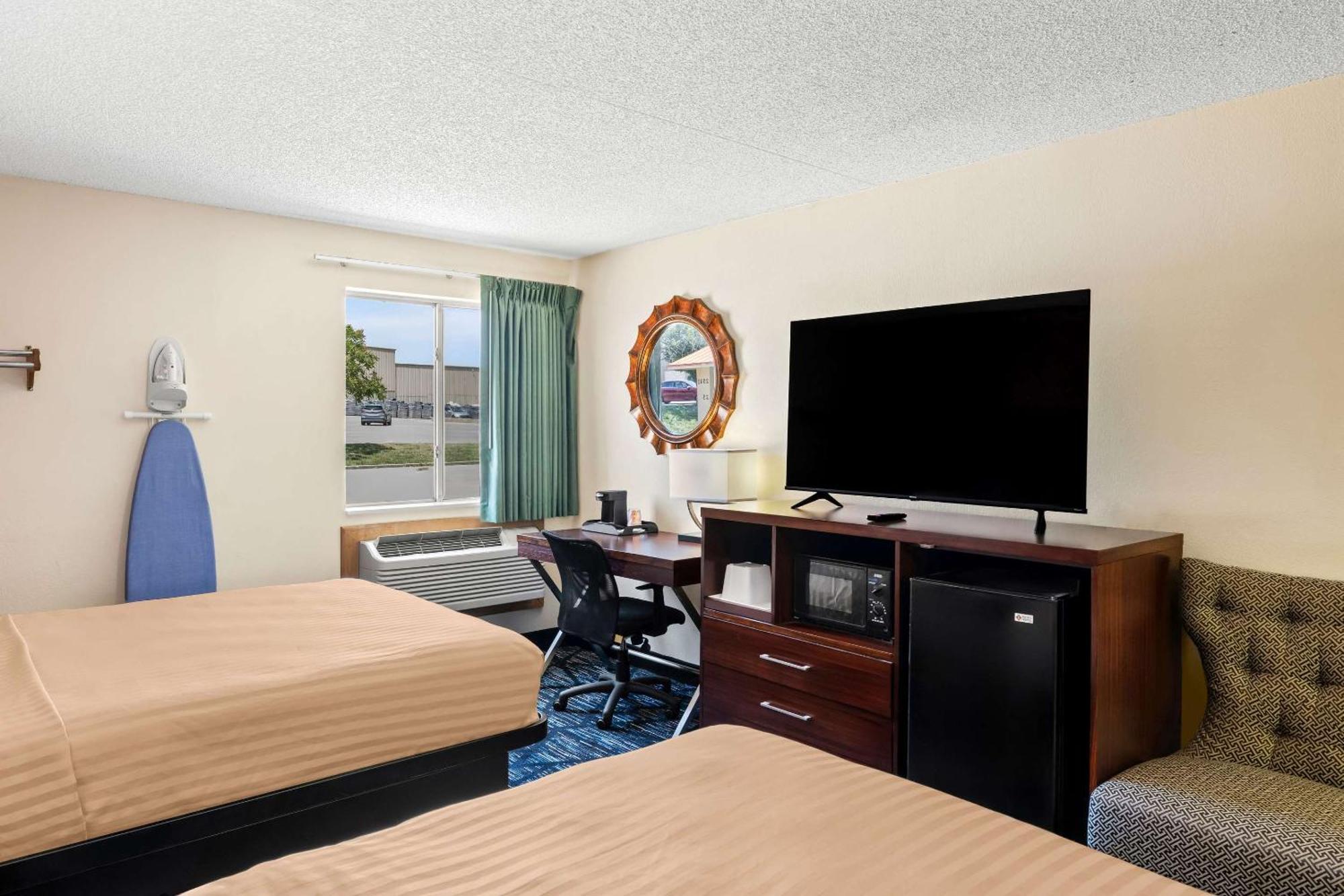 Econo Lodge Emporia Luaran gambar