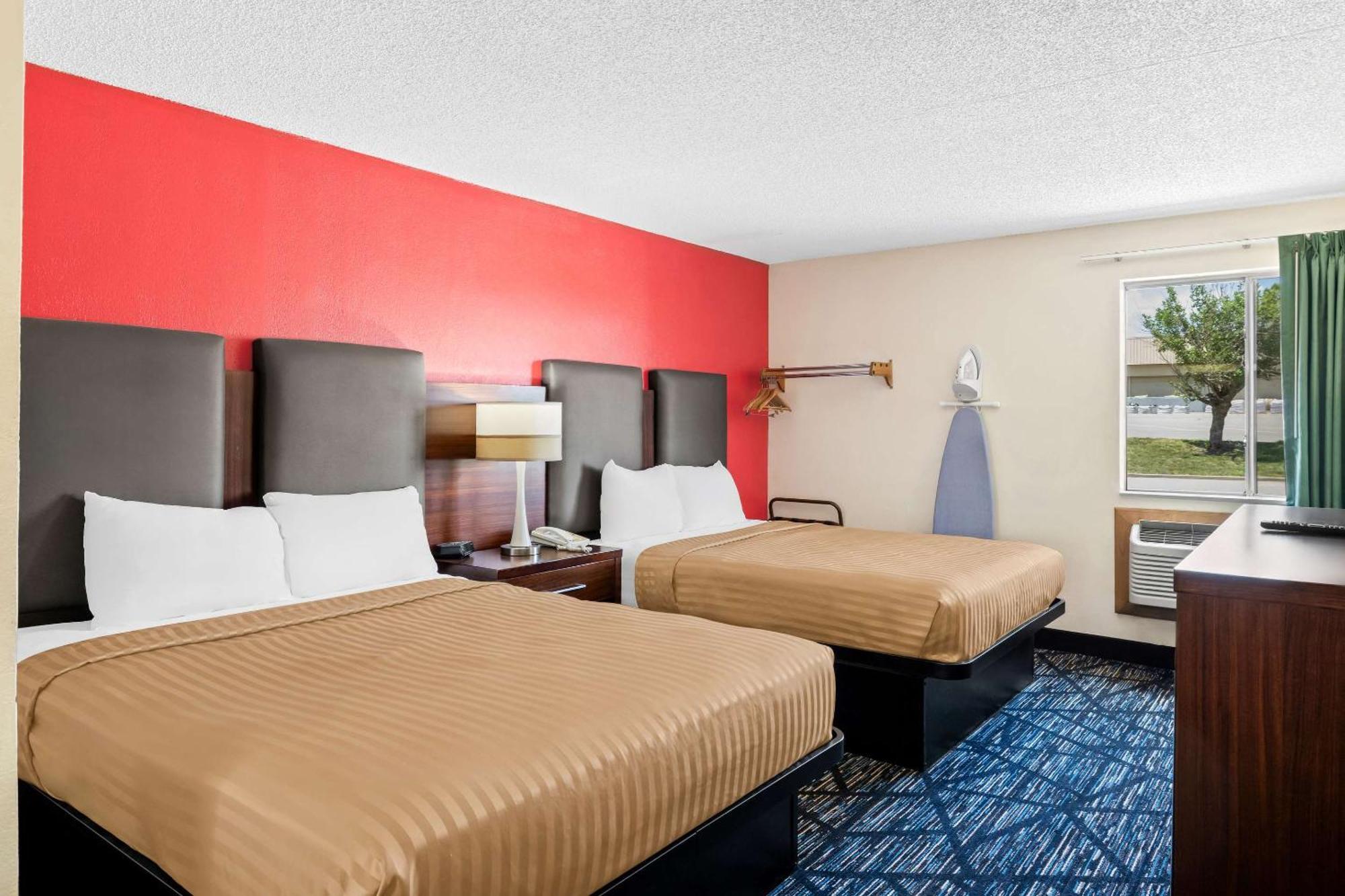 Econo Lodge Emporia Luaran gambar