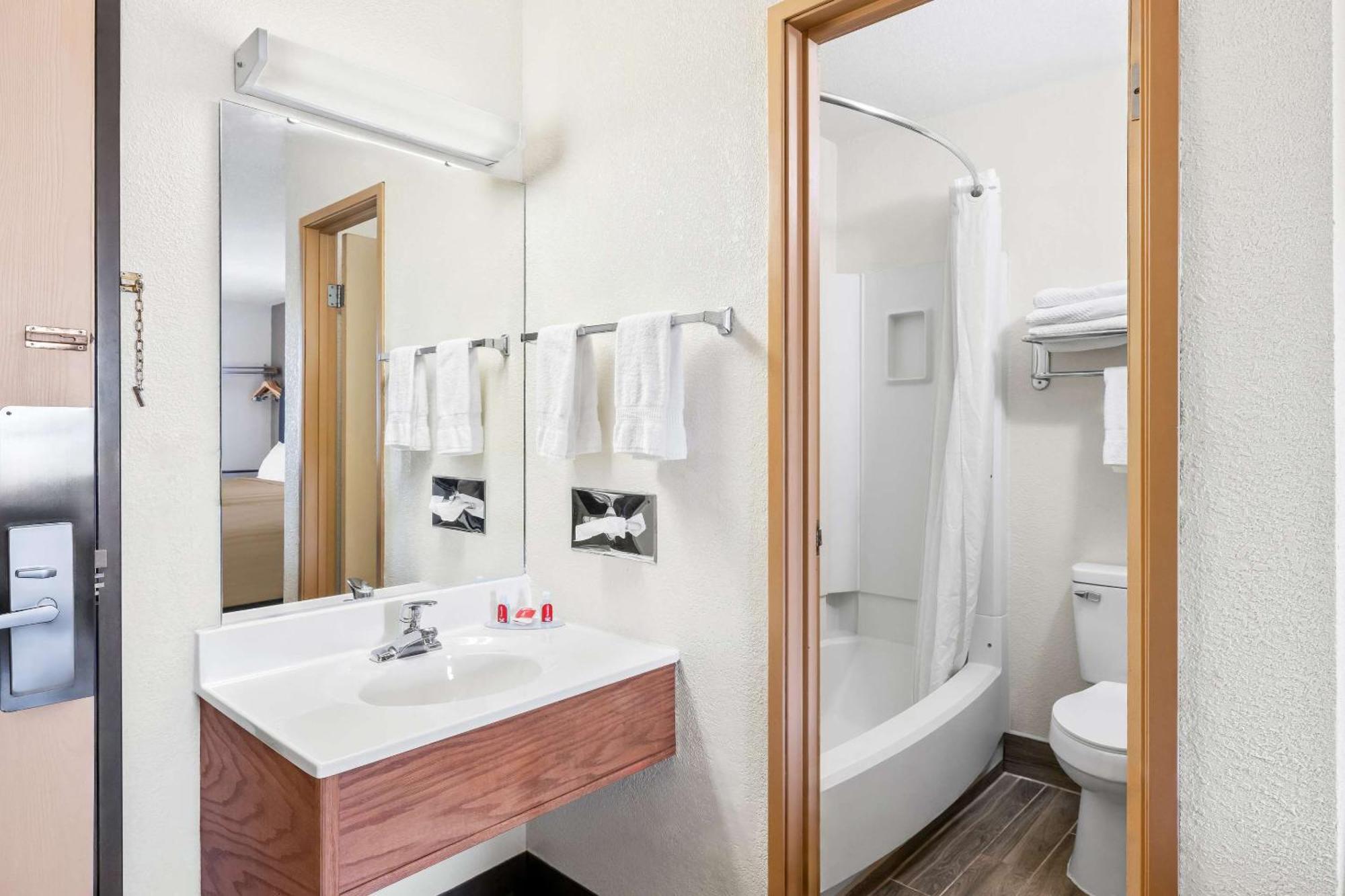 Econo Lodge Emporia Luaran gambar