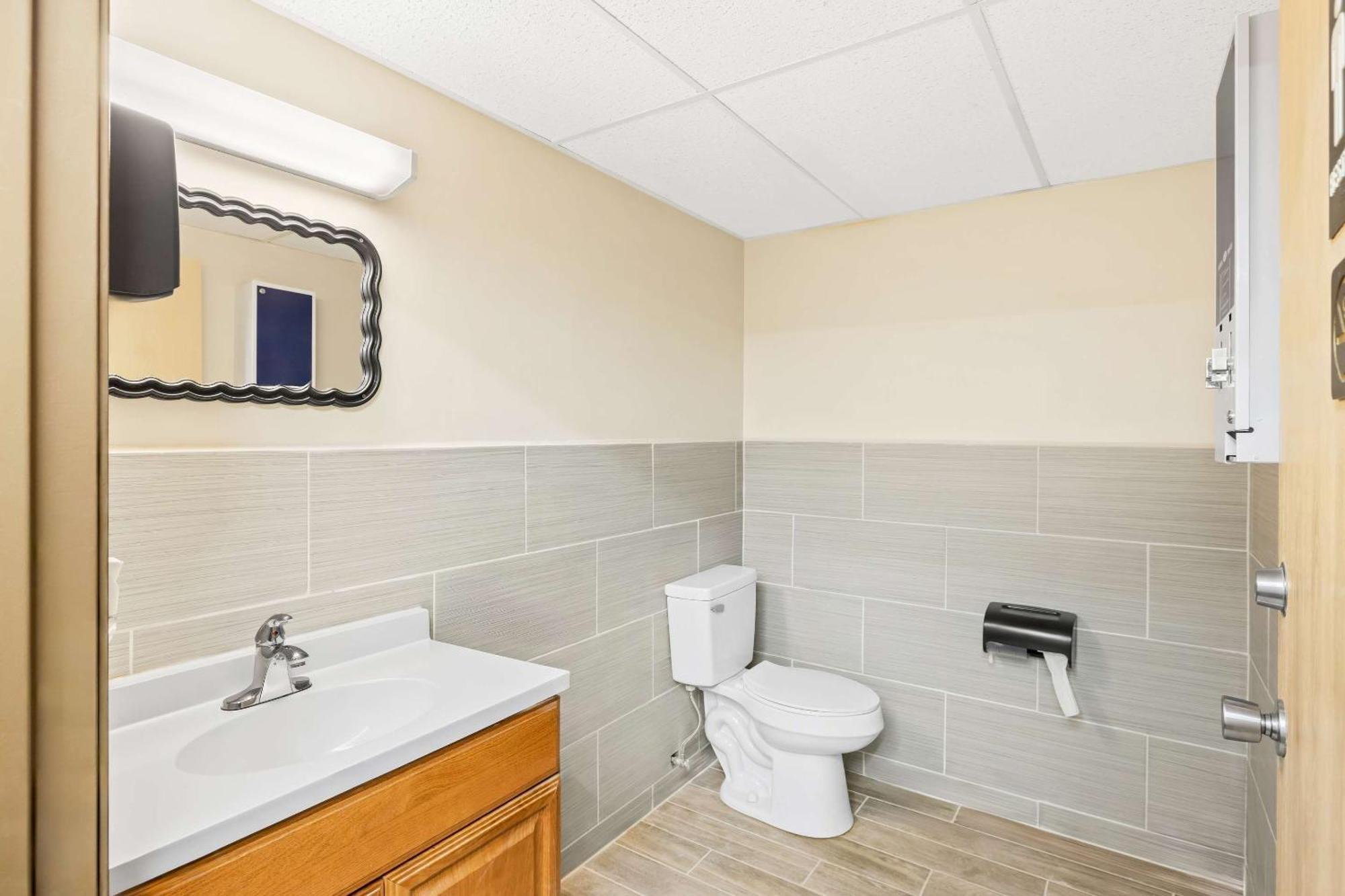 Econo Lodge Emporia Luaran gambar