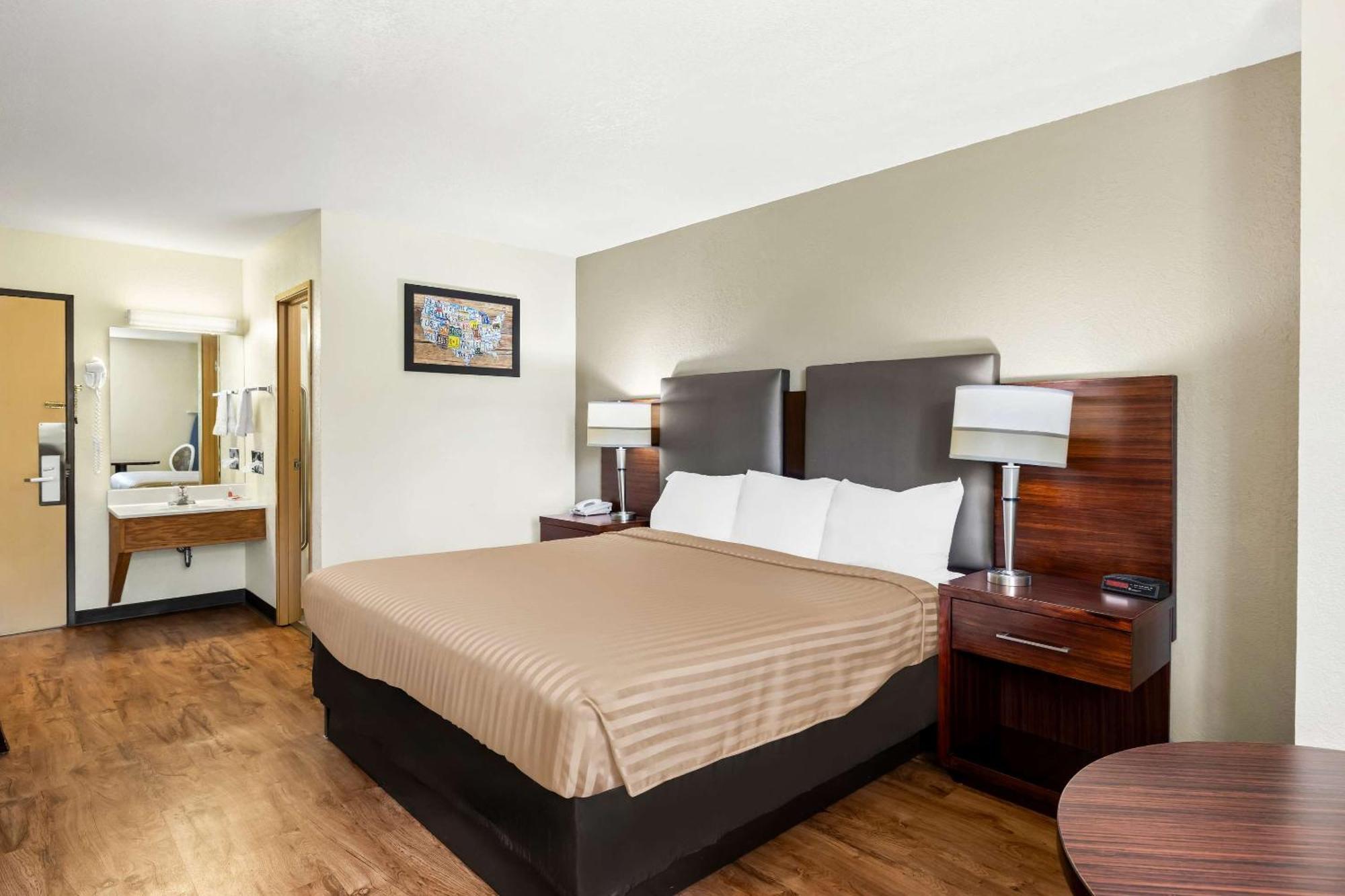 Econo Lodge Emporia Luaran gambar