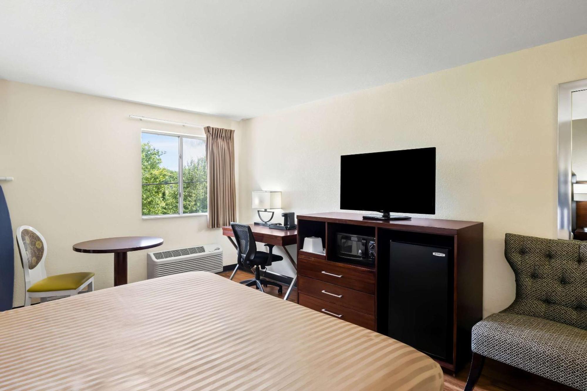 Econo Lodge Emporia Luaran gambar