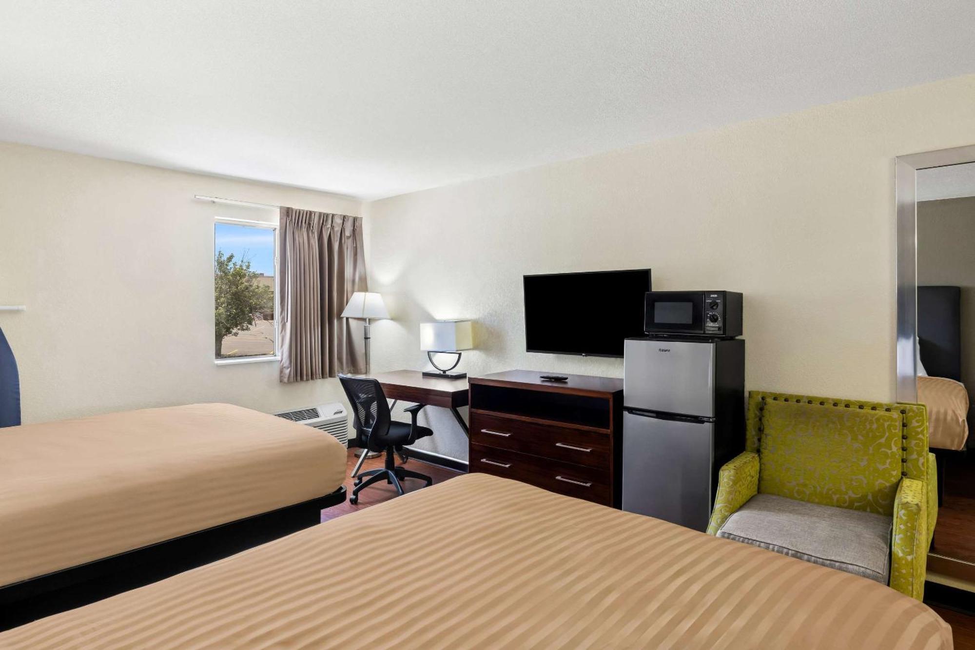 Econo Lodge Emporia Luaran gambar