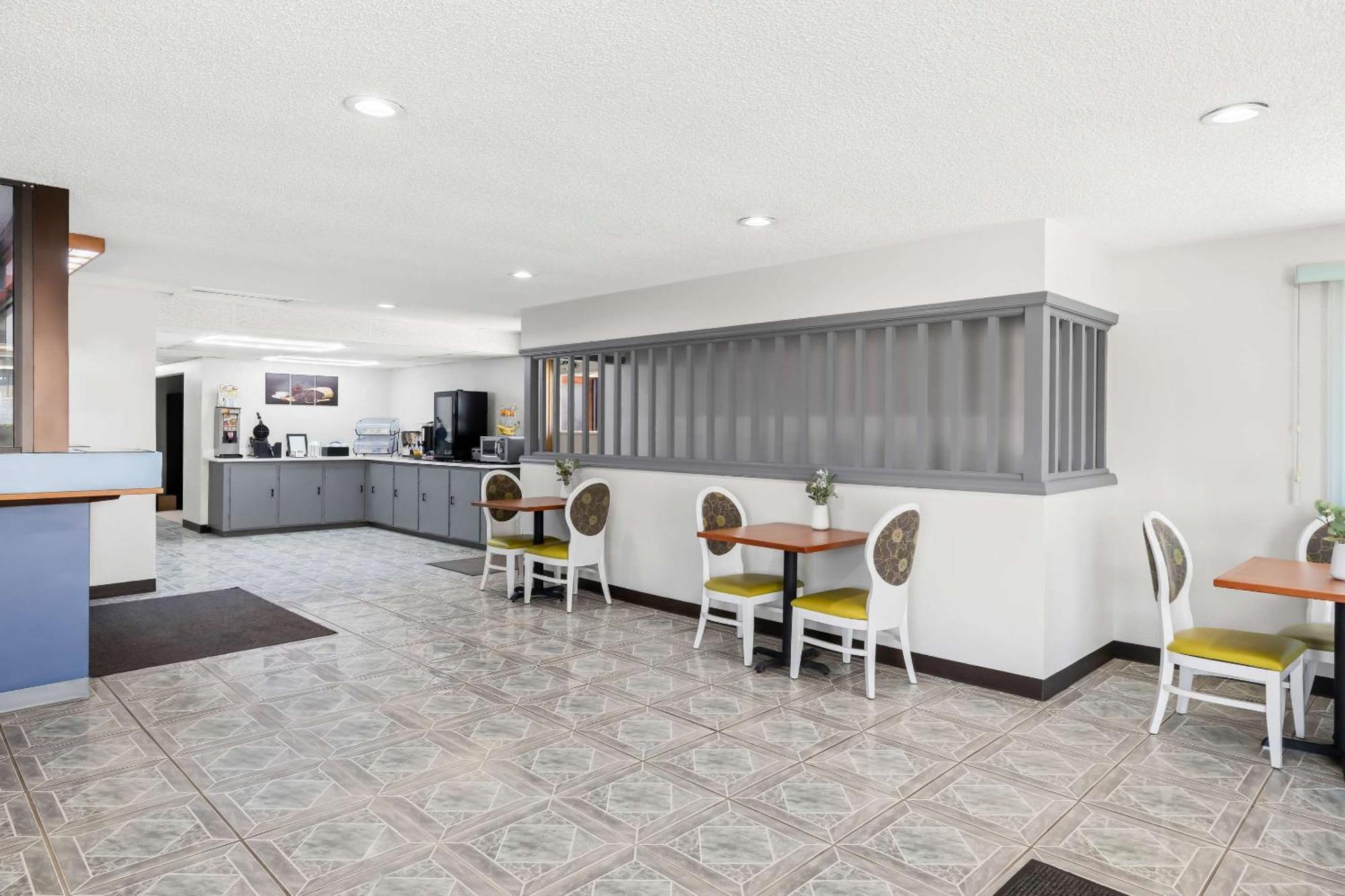 Econo Lodge Emporia Luaran gambar