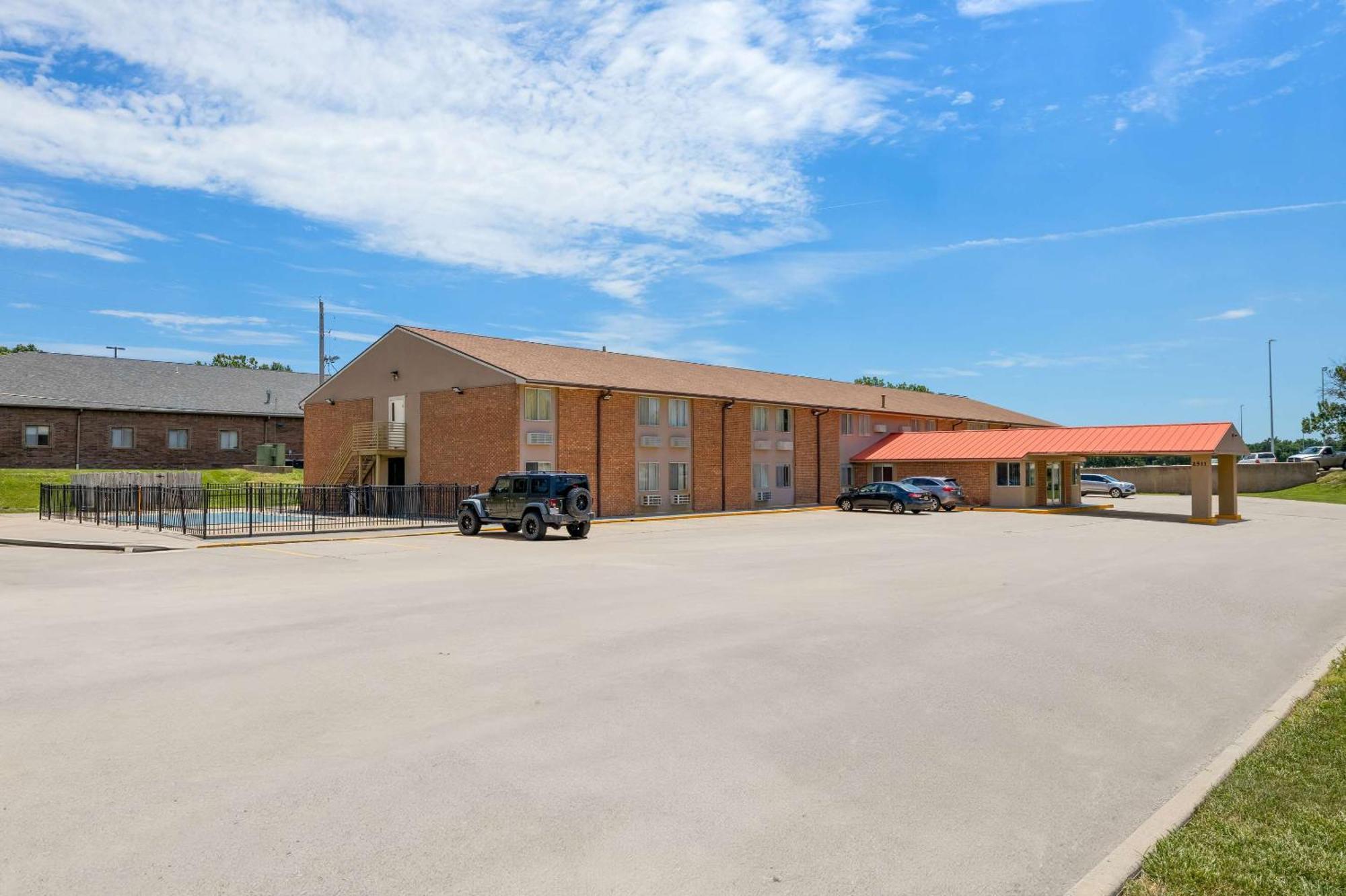 Econo Lodge Emporia Luaran gambar
