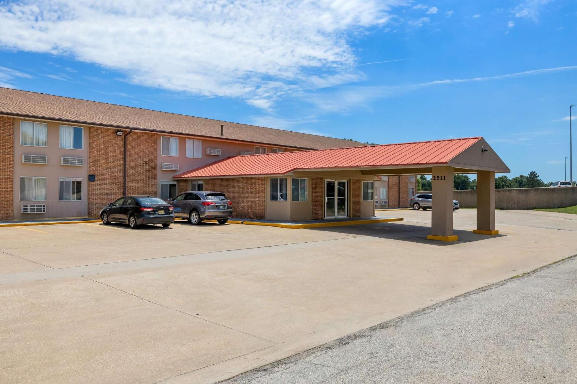 Econo Lodge Emporia Luaran gambar